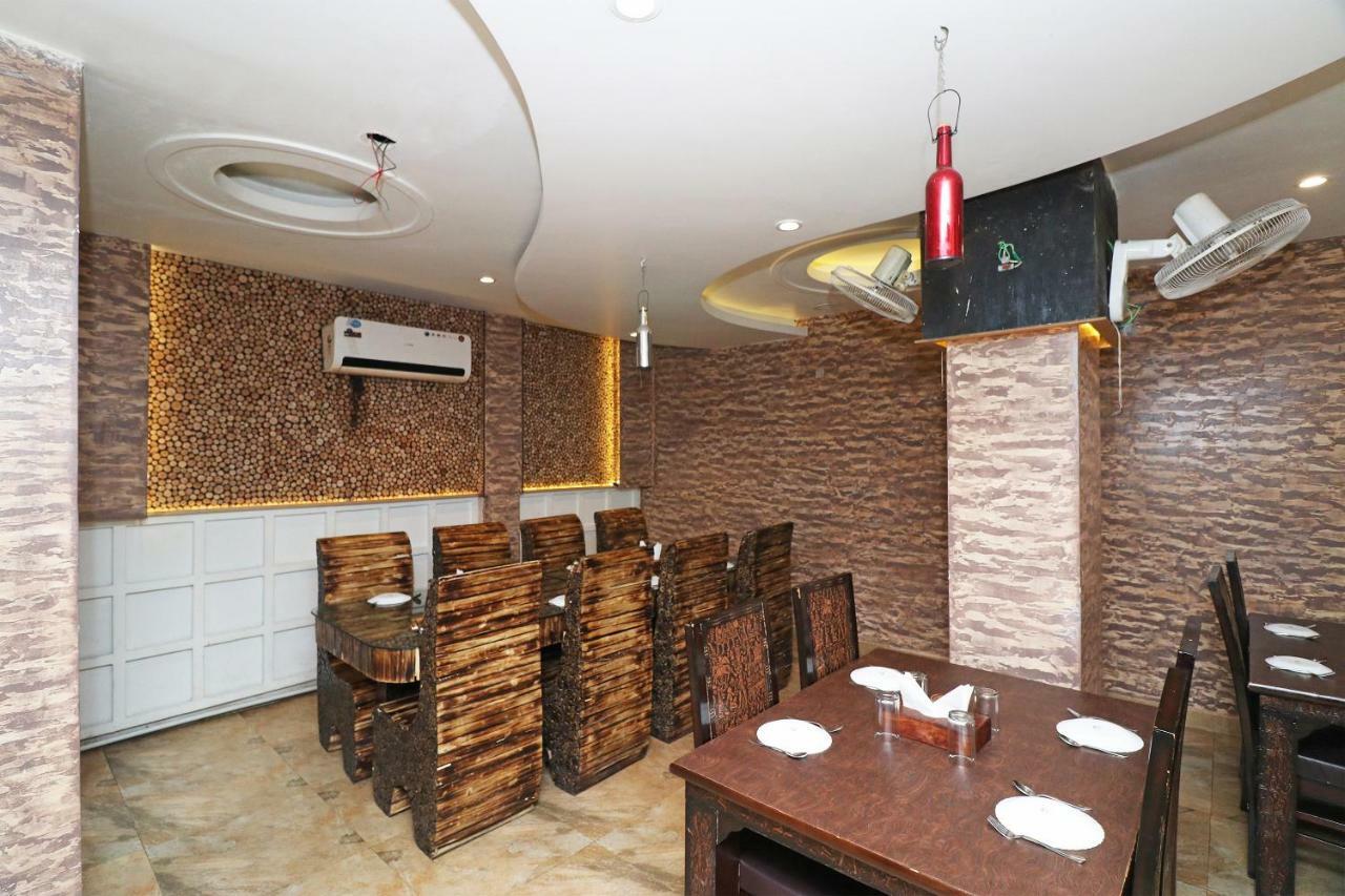 Oyo 5843 Hotel Yash Inn Mirzāpur Exterior foto