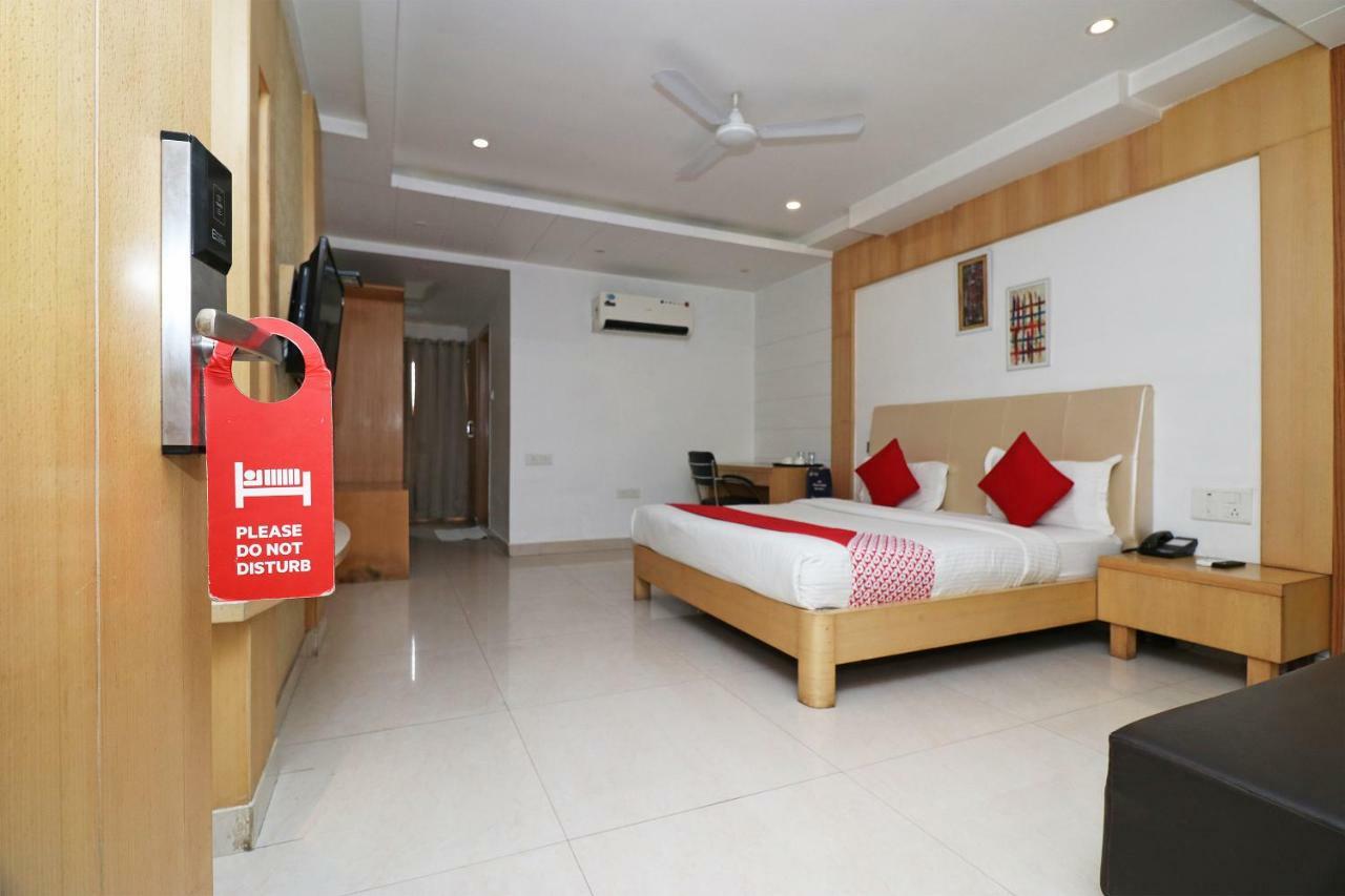 Oyo 5843 Hotel Yash Inn Mirzāpur Exterior foto